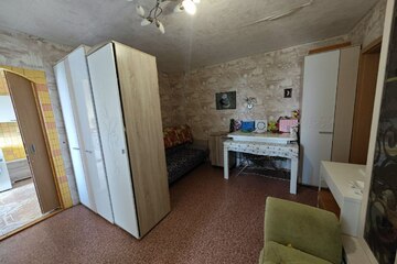 Комната, (всего 4 ком.), 80 м², 6/9 эт.